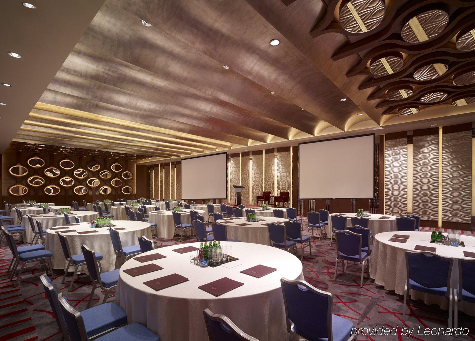 New World Wuhan Hotel Exterior foto