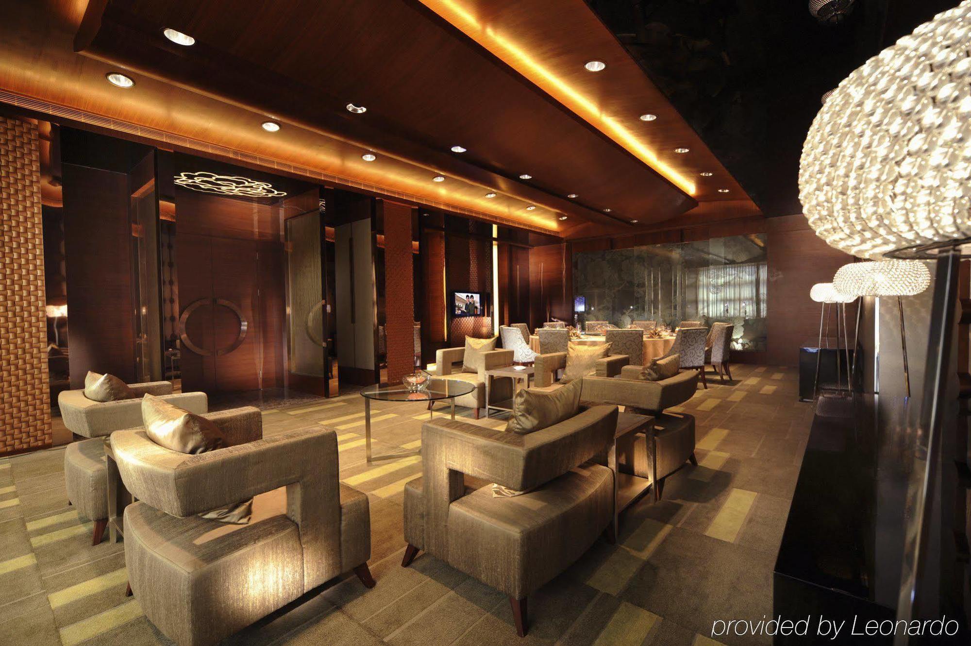 New World Wuhan Hotel Exterior foto