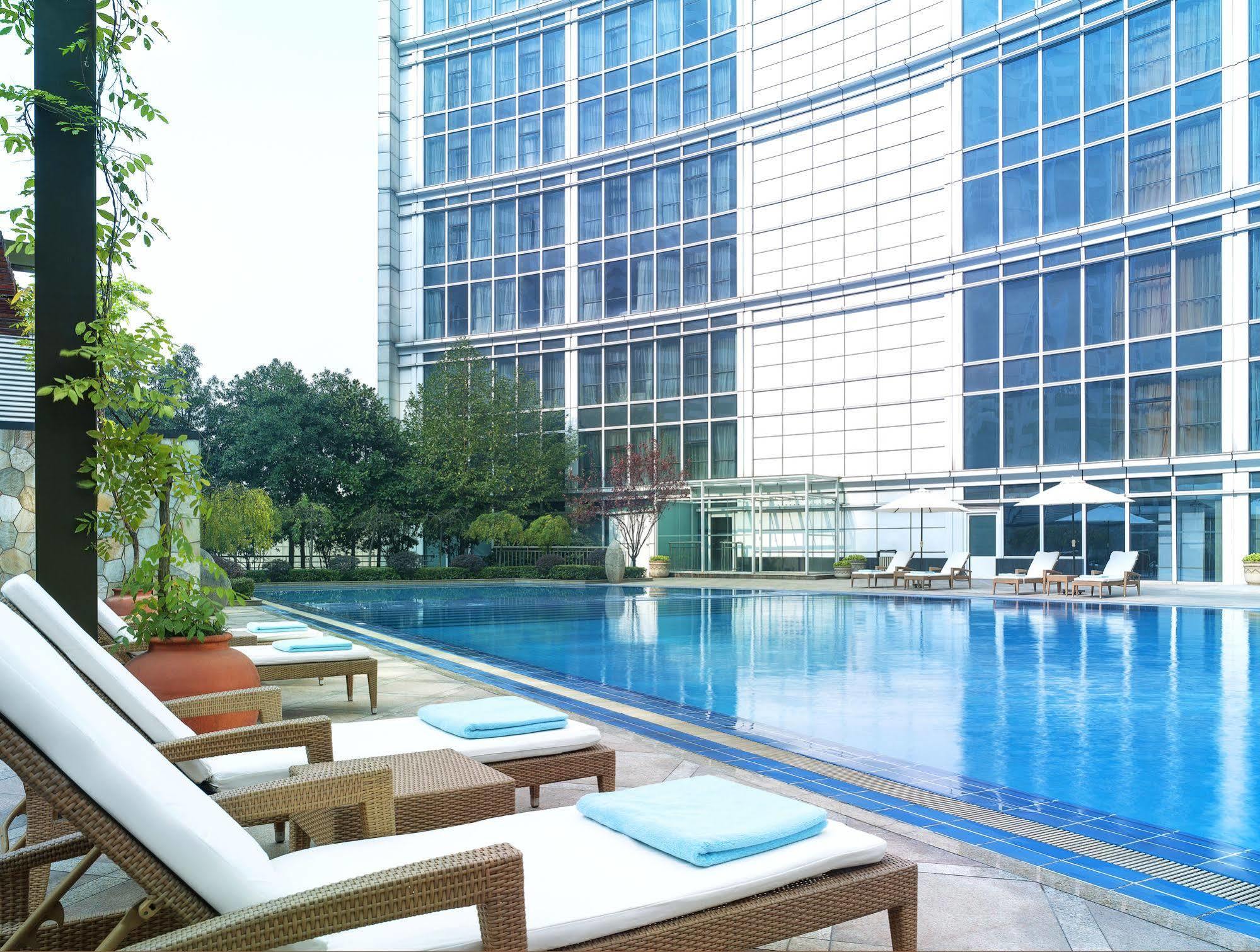 New World Wuhan Hotel Exterior foto