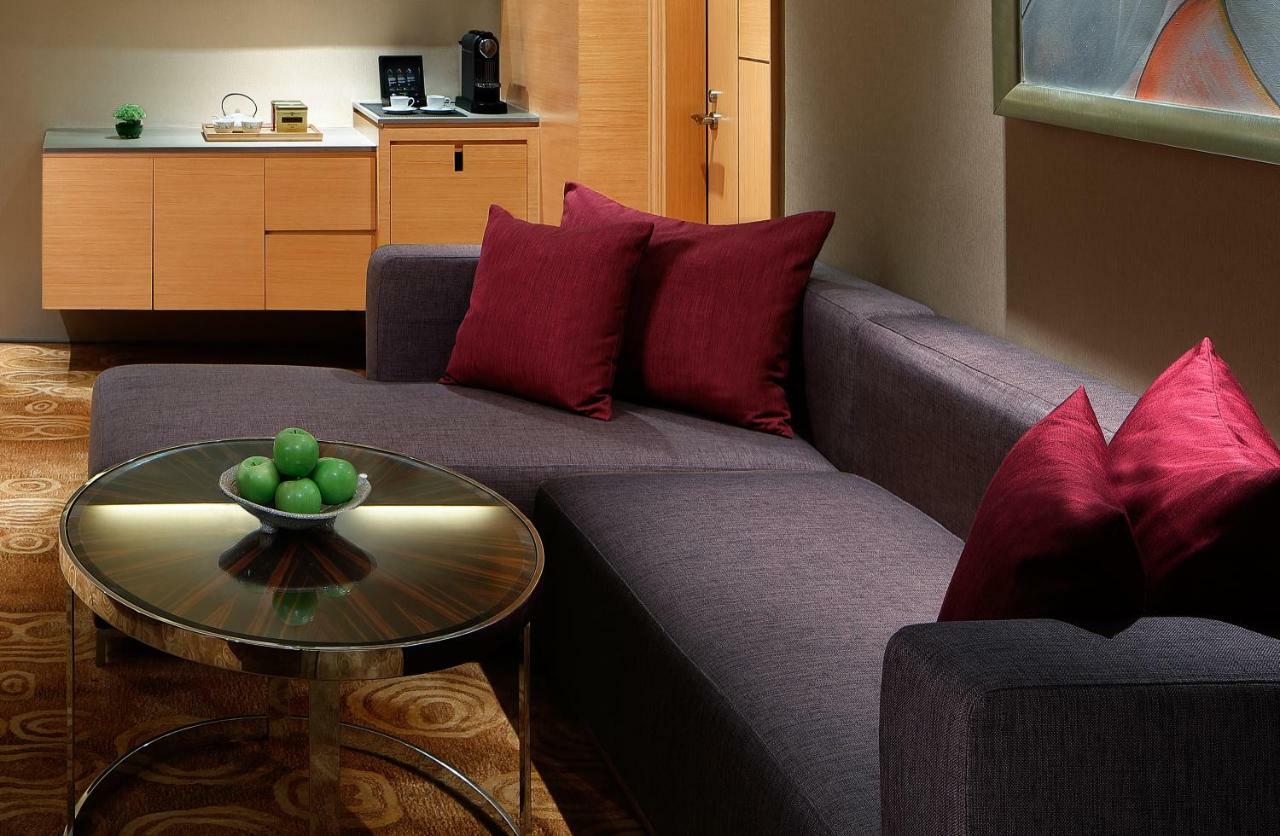 New World Wuhan Hotel Exterior foto