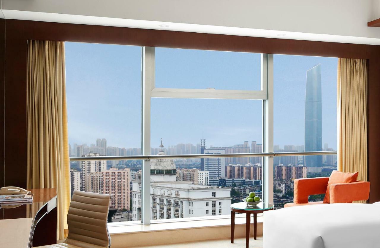 New World Wuhan Hotel Exterior foto